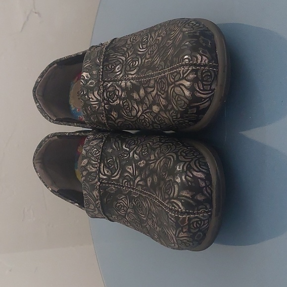 Softwalk Black Floral Slip-On Shoes - Picture 7 of 8